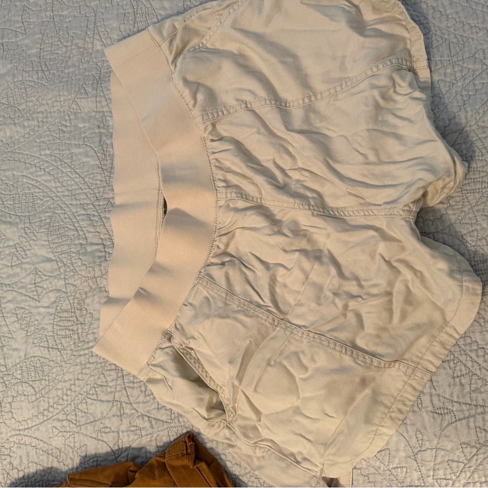 Women's Cream Shorts